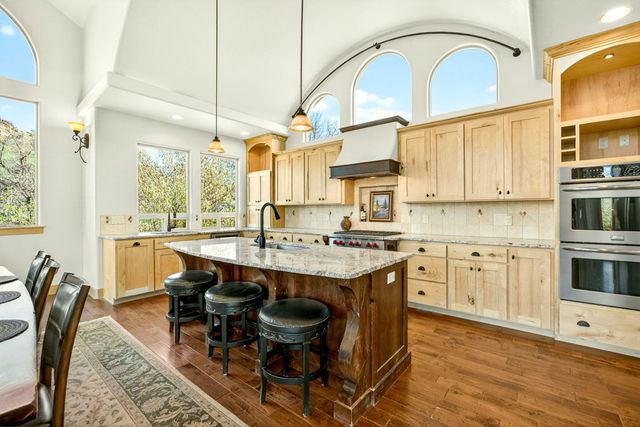 988 Dead Indian Memorial Road, Ashland, OR 97520