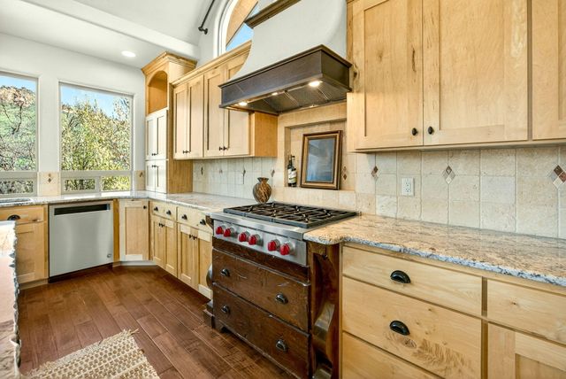 988 Dead Indian Memorial Road, Ashland, OR 97520