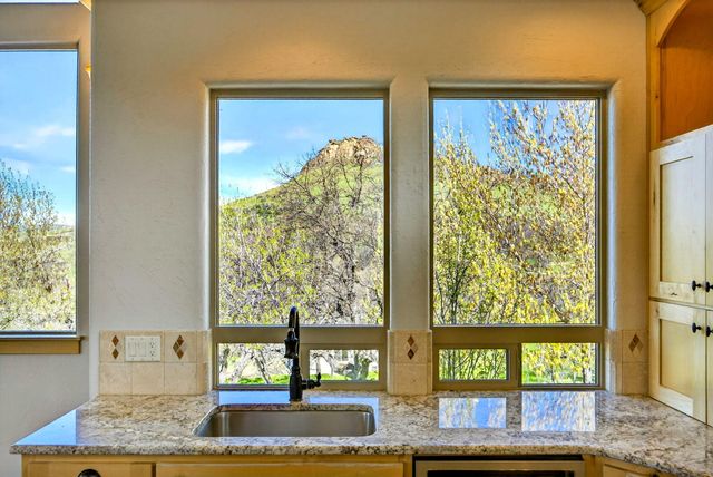 988 Dead Indian Memorial Road, Ashland, OR 97520