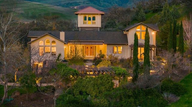 988 Dead Indian Memorial Road, Ashland, OR 97520