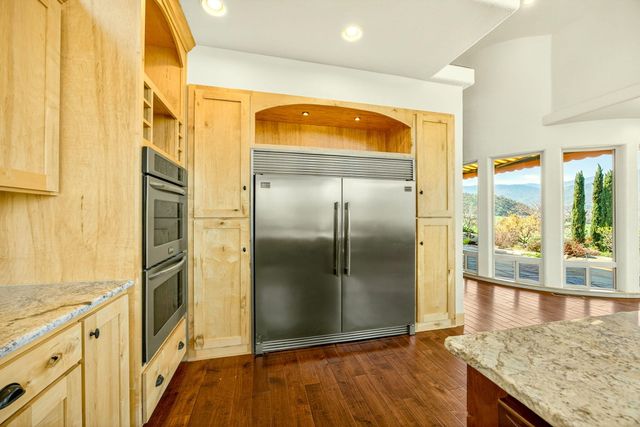 988 Dead Indian Memorial Road, Ashland, OR 97520