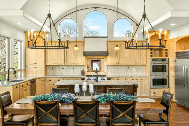 988 Dead Indian Memorial Road, Ashland, OR 97520