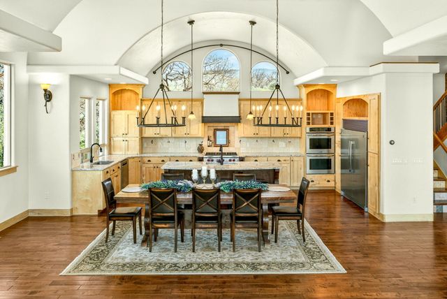 988 Dead Indian Memorial Road, Ashland, OR 97520