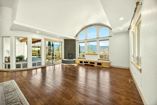 988 Dead Indian Memorial Road, Ashland, OR 97520