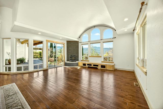 988 Dead Indian Memorial Road, Ashland, OR 97520