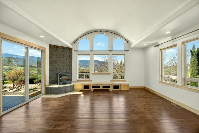 988 Dead Indian Memorial Road, Ashland, OR 97520