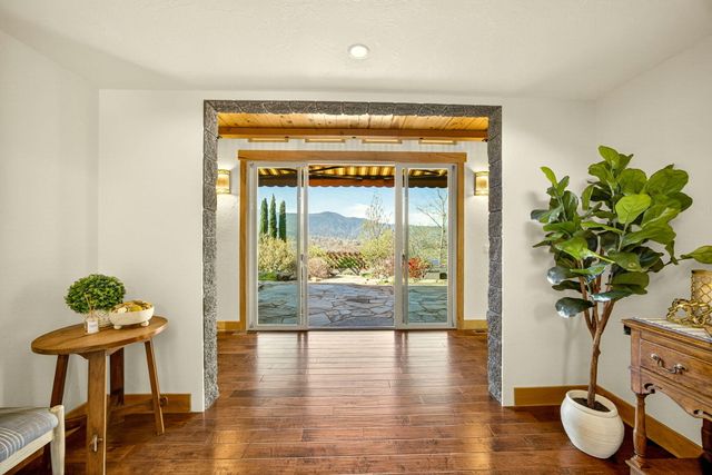 988 Dead Indian Memorial Road, Ashland, OR 97520