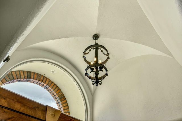 988 Dead Indian Memorial Road, Ashland, OR 97520