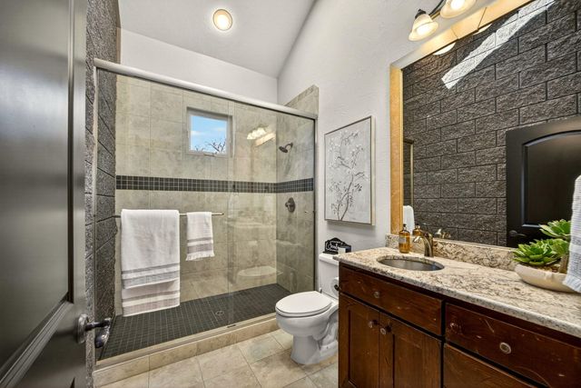 988 Dead Indian Memorial Road, Ashland, OR 97520