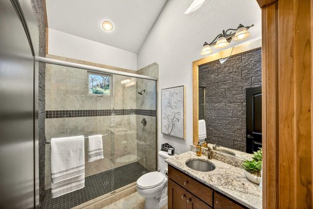 988 Dead Indian Memorial Road, Ashland, OR 97520