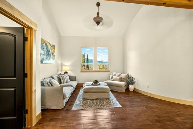 988 Dead Indian Memorial Road, Ashland, OR 97520