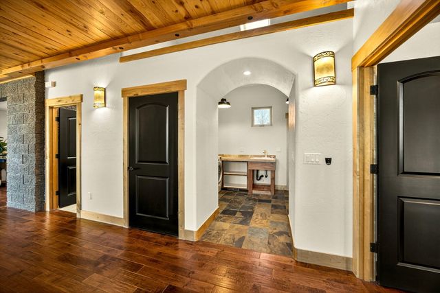 988 Dead Indian Memorial Road, Ashland, OR 97520