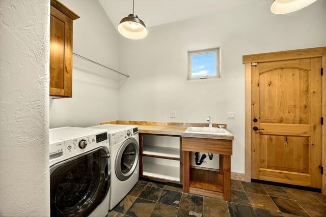 988 Dead Indian Memorial Road, Ashland, OR 97520