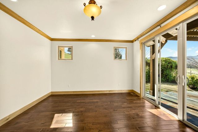 988 Dead Indian Memorial Road, Ashland, OR 97520