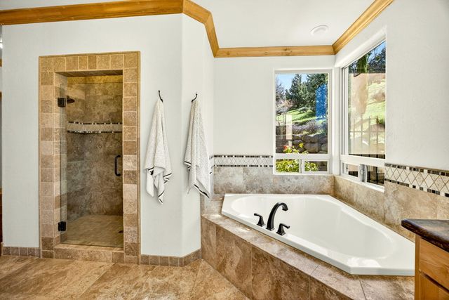 988 Dead Indian Memorial Road, Ashland, OR 97520