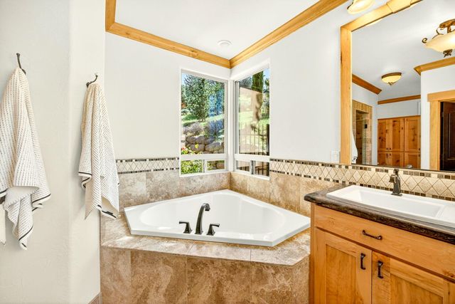 988 Dead Indian Memorial Road, Ashland, OR 97520