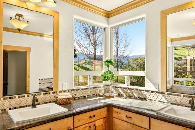 988 Dead Indian Memorial Road, Ashland, OR 97520