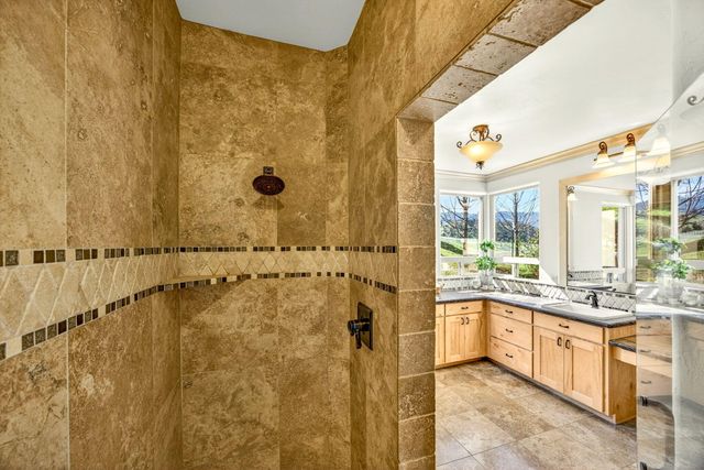 988 Dead Indian Memorial Road, Ashland, OR 97520