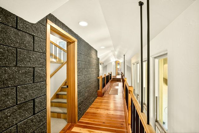 988 Dead Indian Memorial Road, Ashland, OR 97520