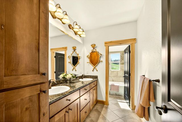 988 Dead Indian Memorial Road, Ashland, OR 97520