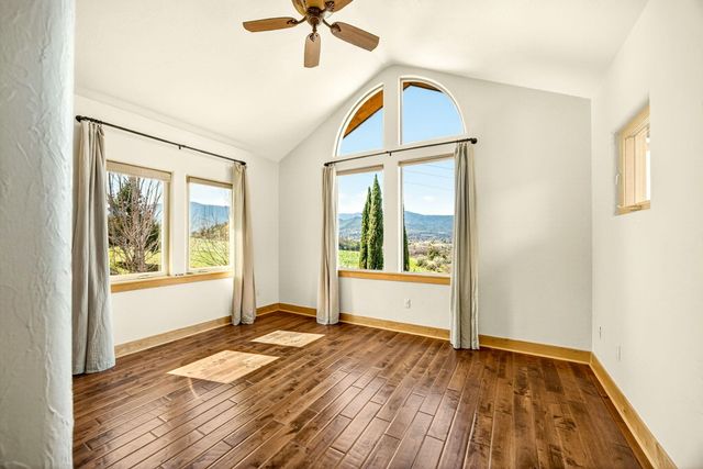 988 Dead Indian Memorial Road, Ashland, OR 97520