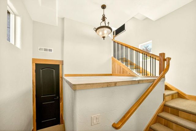 988 Dead Indian Memorial Road, Ashland, OR 97520