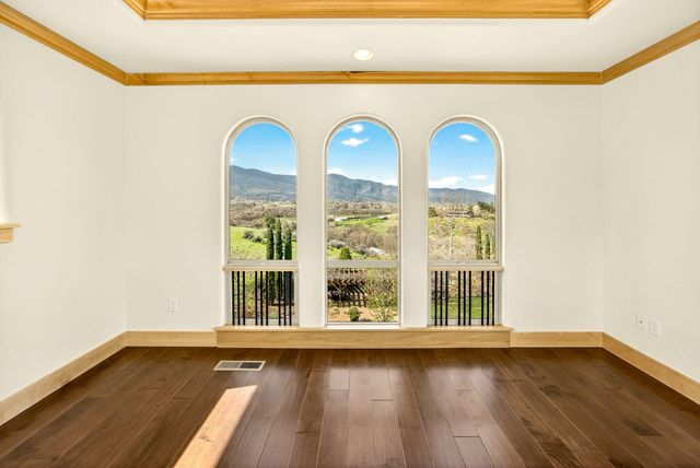 988 Dead Indian Memorial Road, Ashland, OR 97520