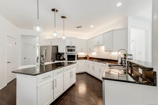 17410 SHADY CANYON DR, San Antonio, TX 78248