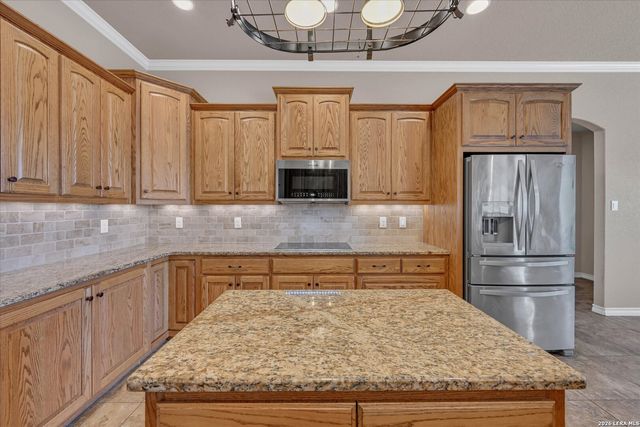196 TRIPLE BEND DR, La Vernia, TX 78121