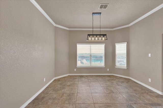 196 TRIPLE BEND DR, La Vernia, TX 78121