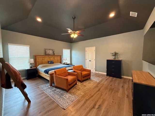 196 TRIPLE BEND DR, La Vernia, TX 78121