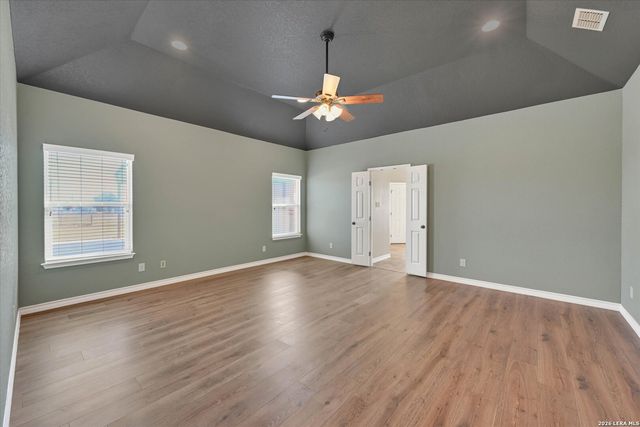 196 TRIPLE BEND DR, La Vernia, TX 78121