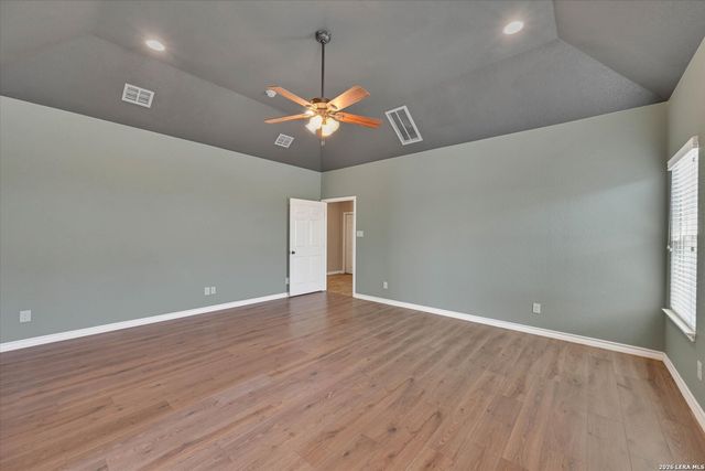 196 TRIPLE BEND DR, La Vernia, TX 78121