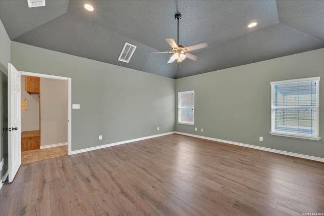 196 TRIPLE BEND DR, La Vernia, TX 78121