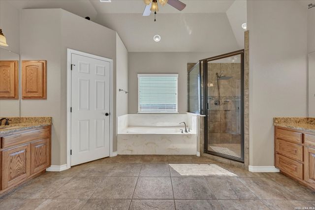 196 TRIPLE BEND DR, La Vernia, TX 78121