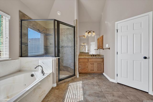 196 TRIPLE BEND DR, La Vernia, TX 78121