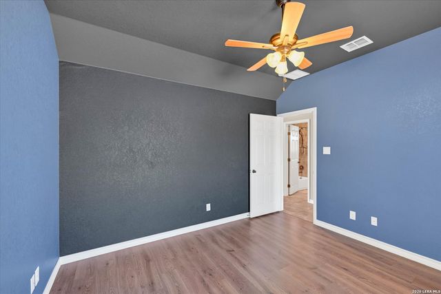 196 TRIPLE BEND DR, La Vernia, TX 78121
