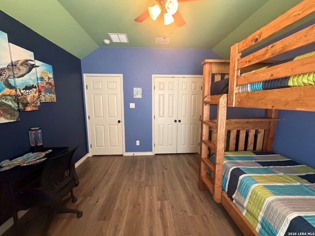 196 TRIPLE BEND DR, La Vernia, TX 78121