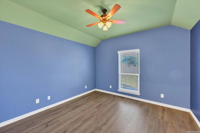 196 TRIPLE BEND DR, La Vernia, TX 78121