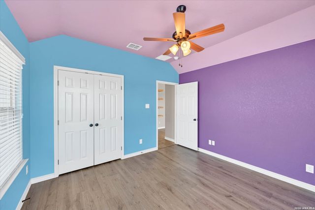 196 TRIPLE BEND DR, La Vernia, TX 78121