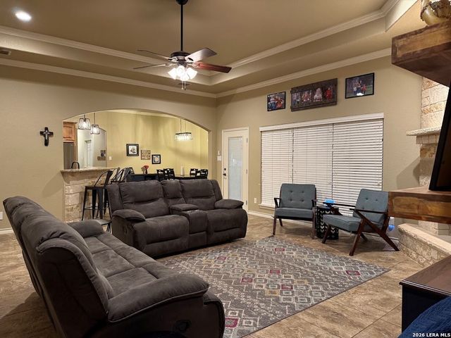 196 TRIPLE BEND DR, La Vernia, TX 78121