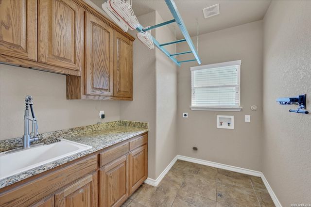 196 TRIPLE BEND DR, La Vernia, TX 78121