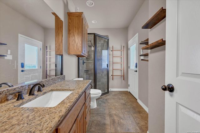 196 TRIPLE BEND DR, La Vernia, TX 78121