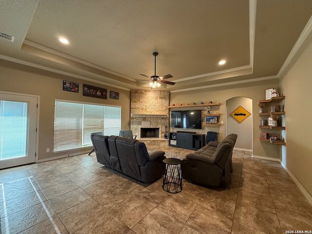 196 TRIPLE BEND DR, La Vernia, TX 78121