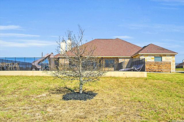 196 TRIPLE BEND DR, La Vernia, TX 78121