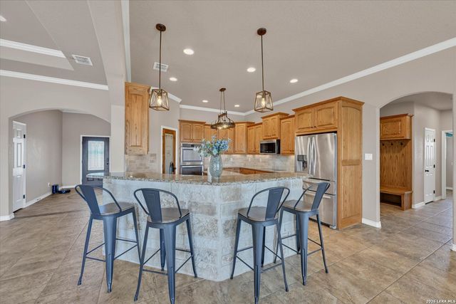 196 TRIPLE BEND DR, La Vernia, TX 78121