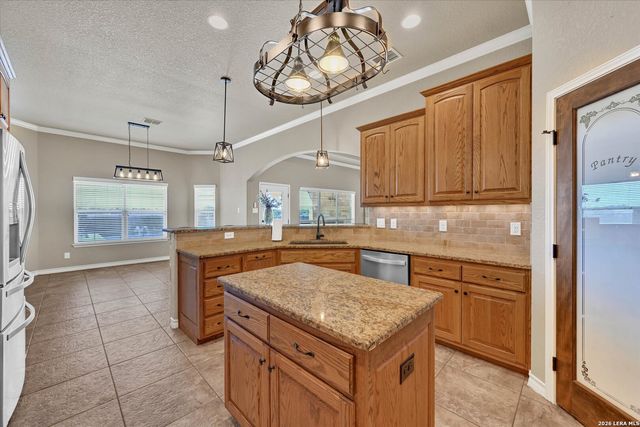 196 TRIPLE BEND DR, La Vernia, TX 78121