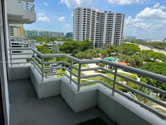 3300 NE 192nd St 803, Aventura, FL 33180