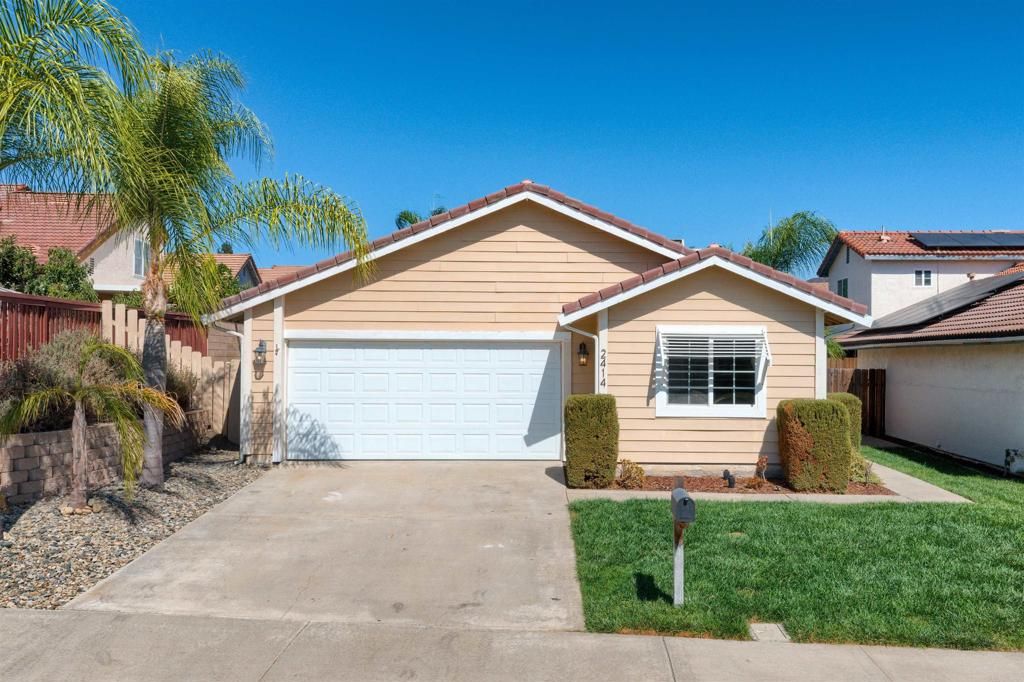 2414 Heatherwood Court, Escondido, CA 92026 — exterior