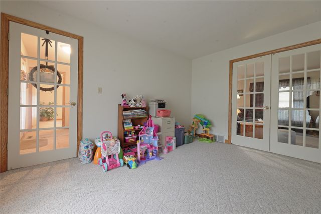 643 PROVIDENCE Way, Erie, PA 16509